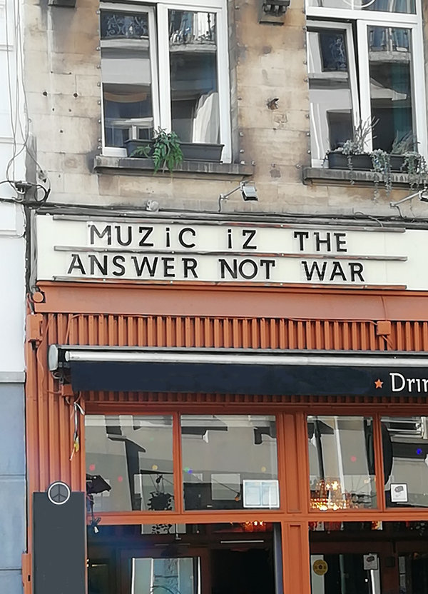 Postkarte "music is the answer not war"